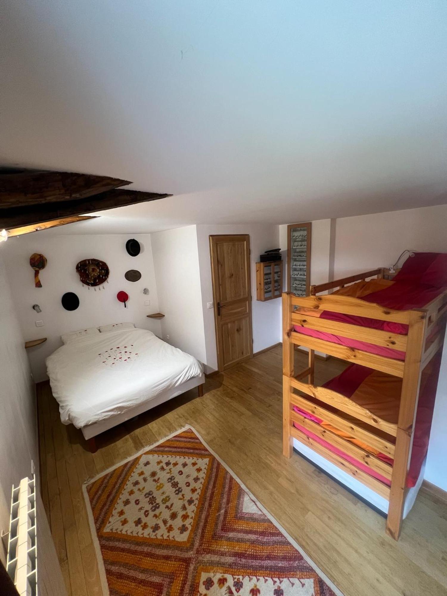 Les Garennes Hotel Saint-Uze Luaran gambar