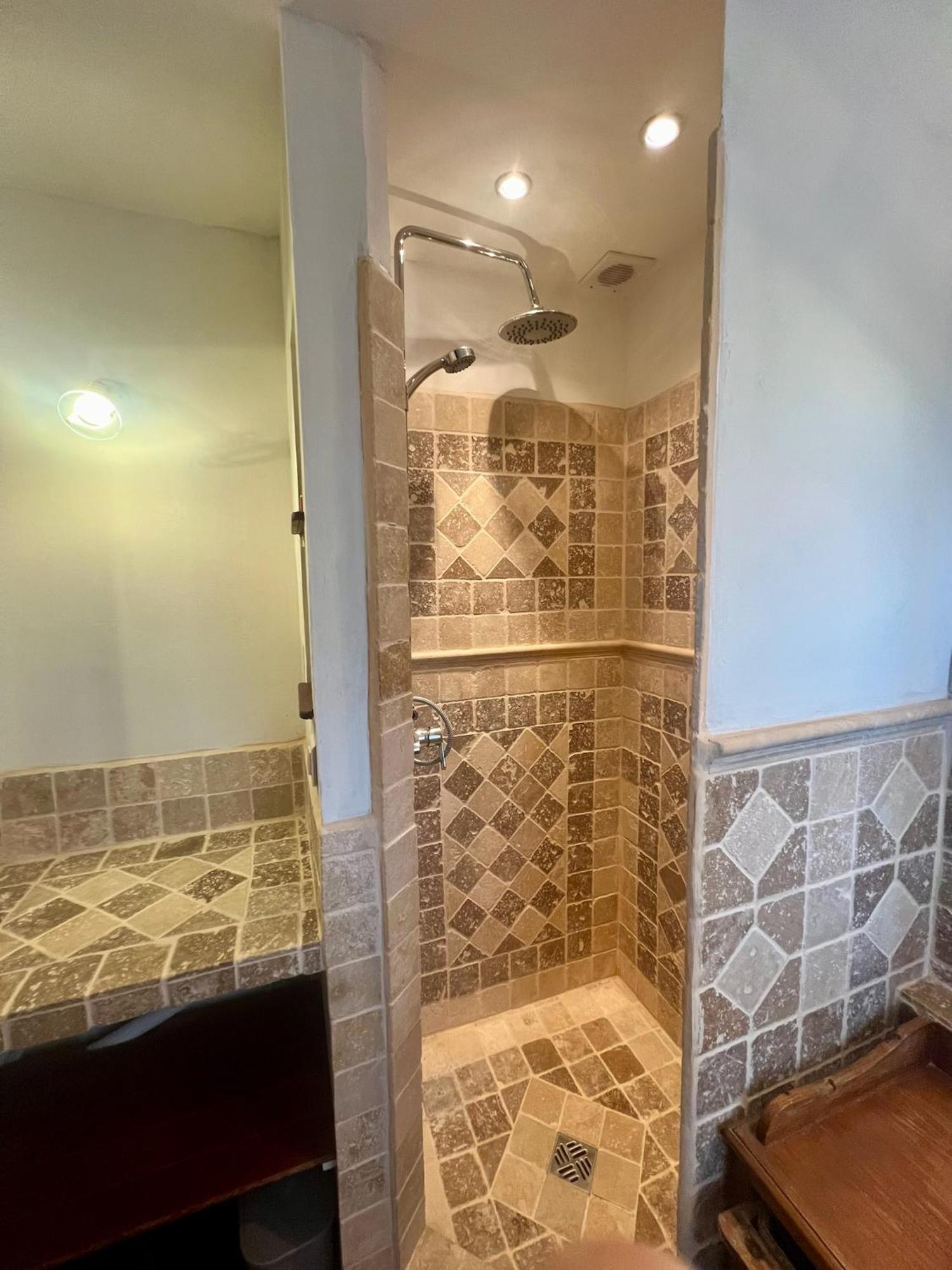 Les Garennes Hotel Saint-Uze Luaran gambar