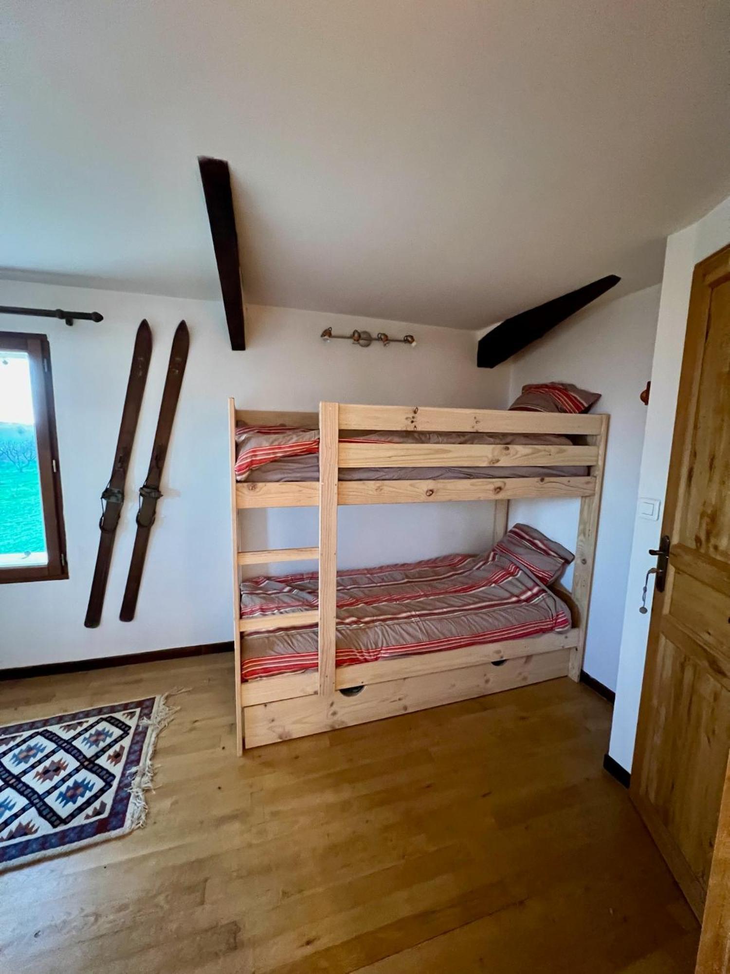 Les Garennes Hotel Saint-Uze Luaran gambar