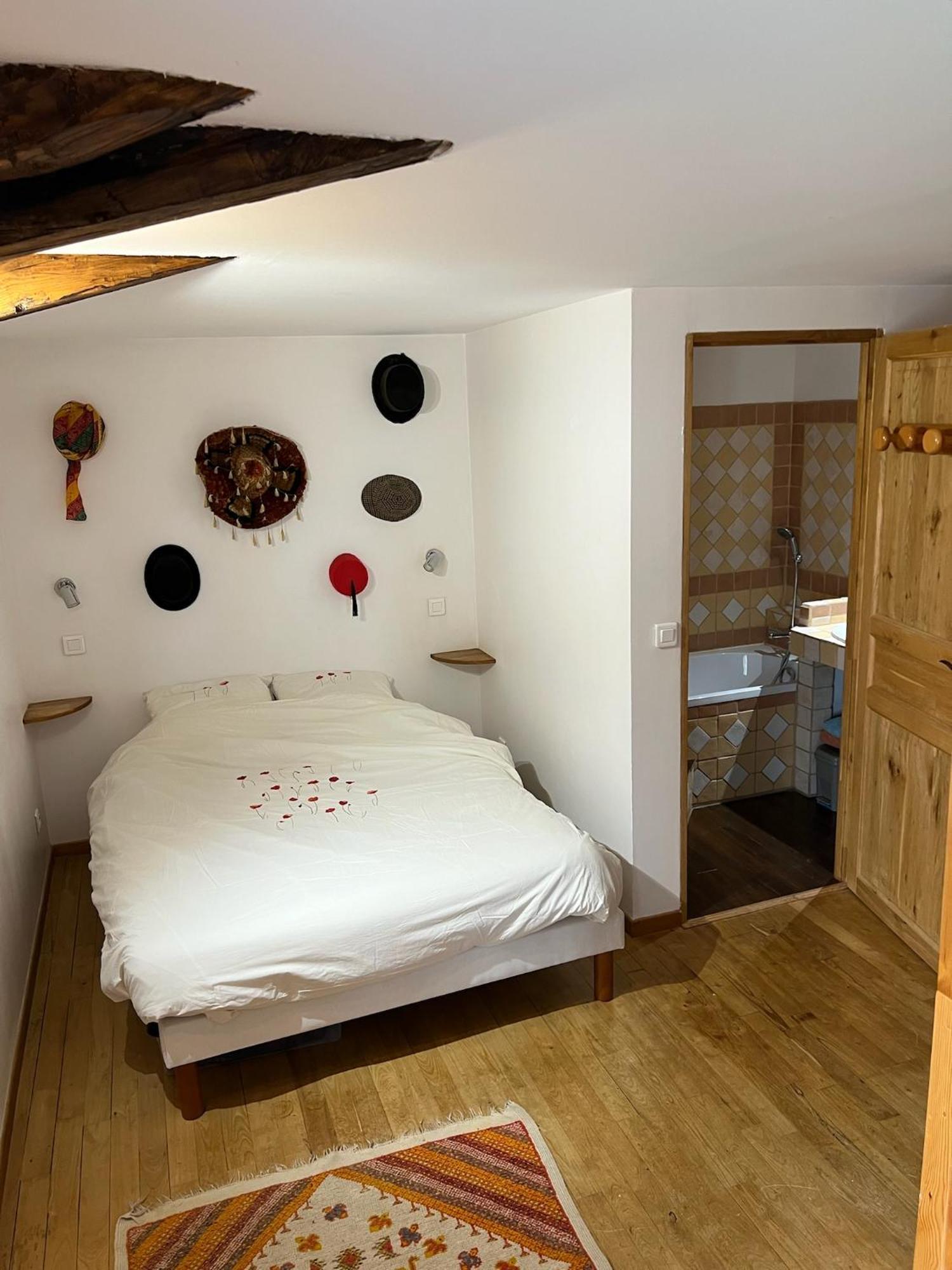Les Garennes Hotel Saint-Uze Luaran gambar