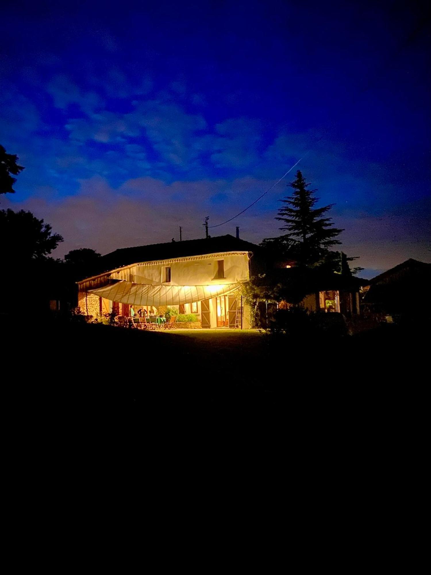 Les Garennes Hotel Saint-Uze Luaran gambar