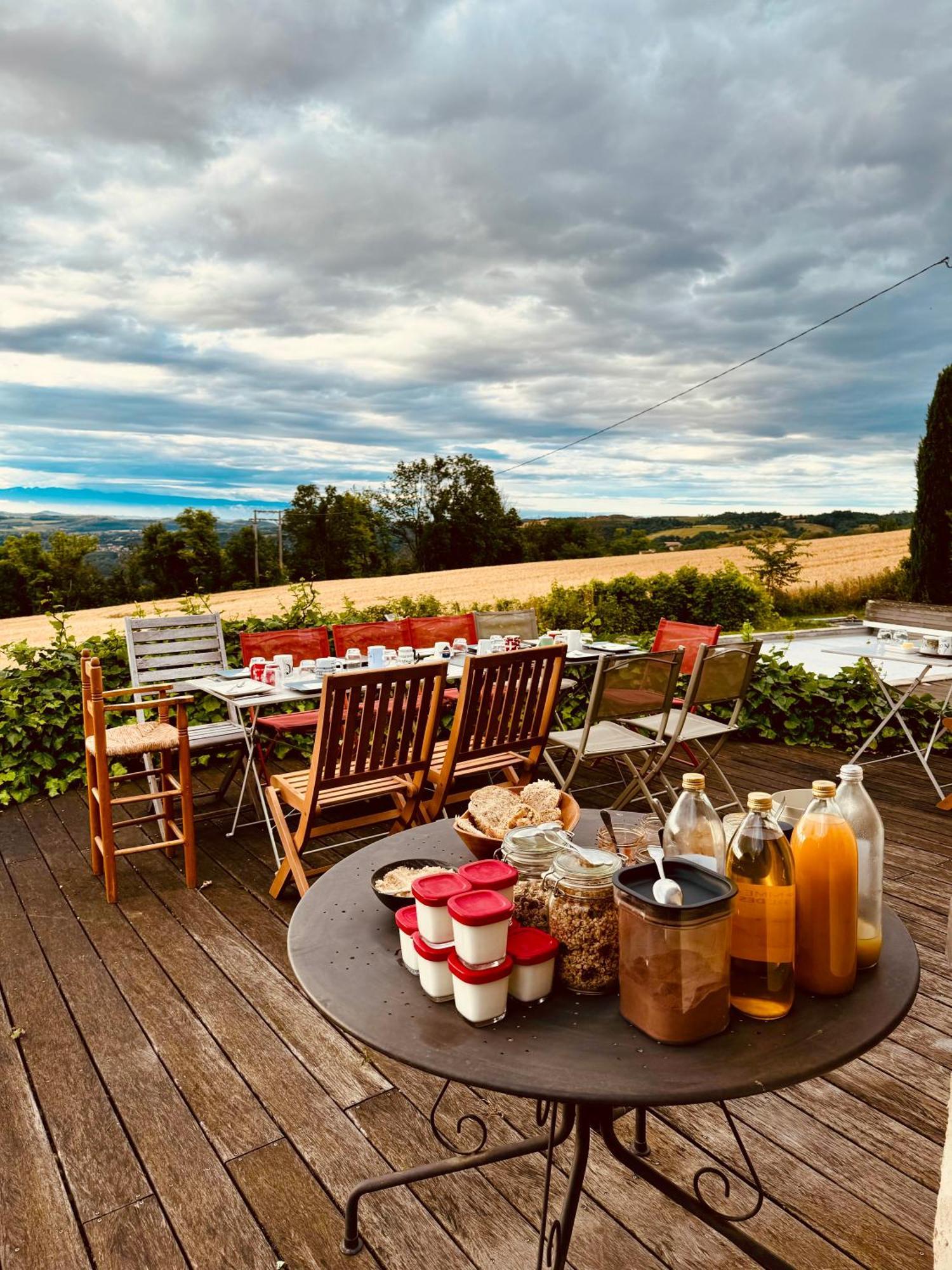 Les Garennes Hotel Saint-Uze Luaran gambar