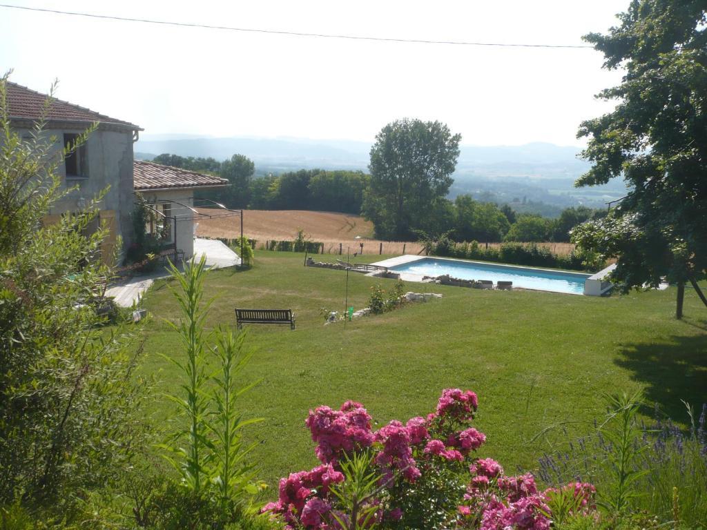 Les Garennes Hotel Saint-Uze Luaran gambar